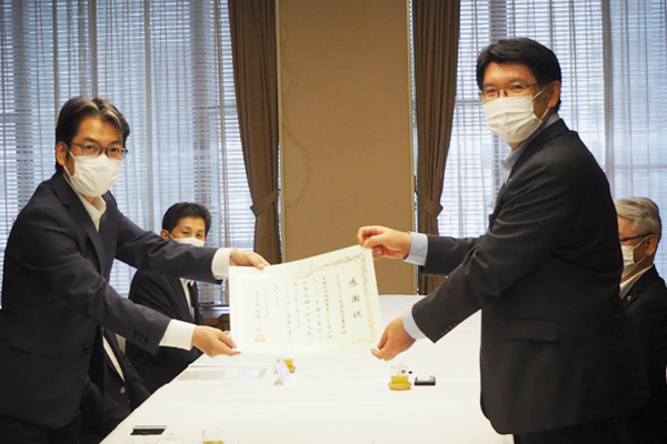 2020�N��t����